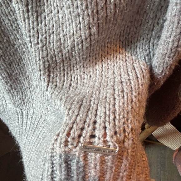 Abercrombie & Fitch Balloon Sleeve Sweater - Picture 2 of 4